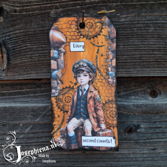 Afbeeldingen van Mixed Media Tag: Every second counts!